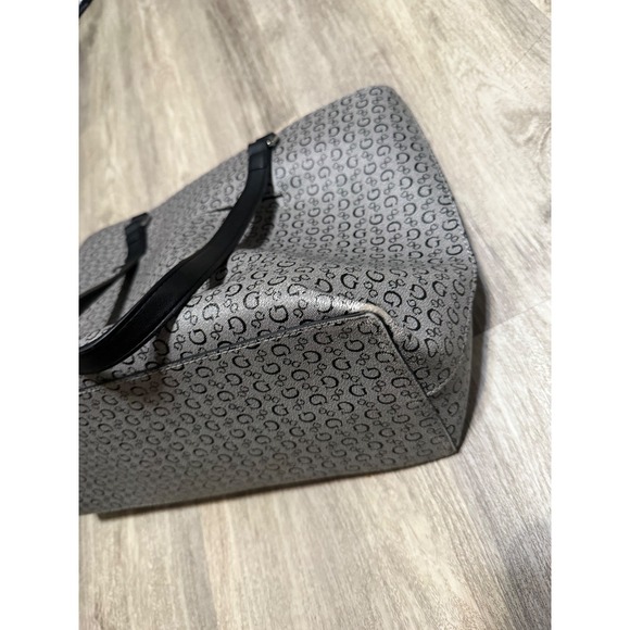 Guess Tote Bag Purse Handbag, Gray Logo Print, Heart Charm Cute - Picture 10 of 11